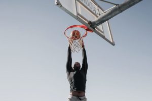 les postes au basketball : pivot
